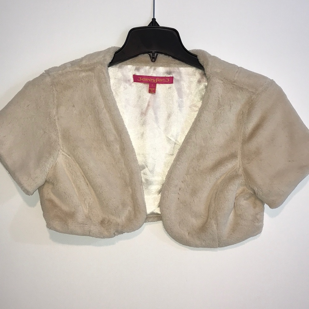 Jennifer J S shrug faux fur tan. Short sleeve
